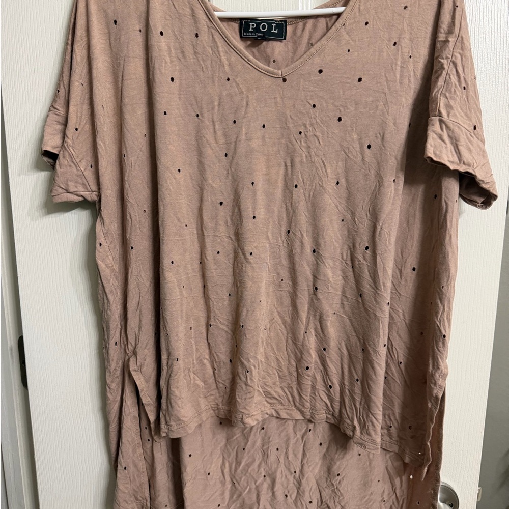 POL Relaxed V-Neck Short Sleeve Tunic in Dusty Rose with Black Dot Print